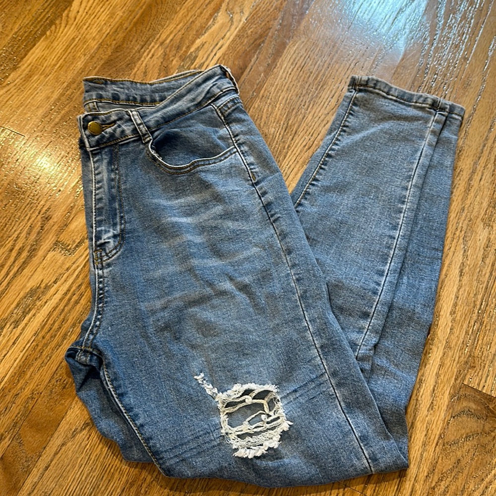 Distressed skinny jeans